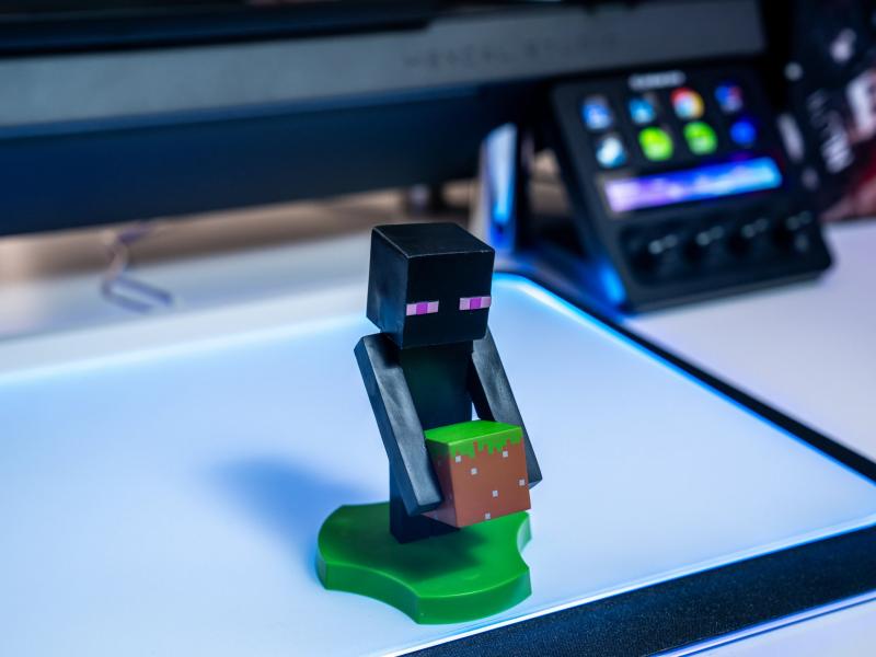 Minecraft Enderman Holdem, Earbud Holder (11 cm) / stojak na słuchawki Minecraft Enderman (11 cm)