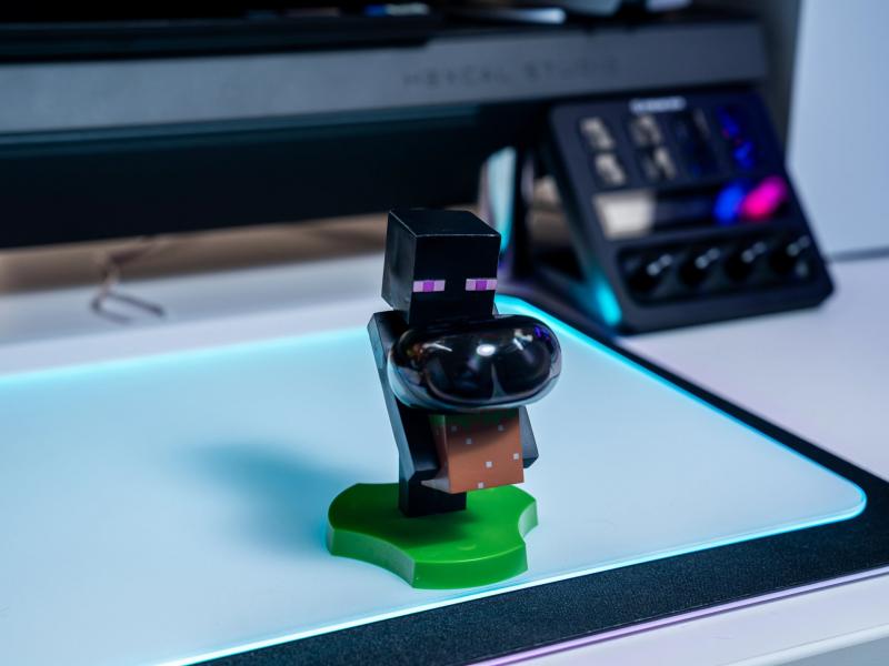 Minecraft Enderman Holdem, Earbud Holder (11 cm) / stojak na słuchawki Minecraft Enderman (11 cm)