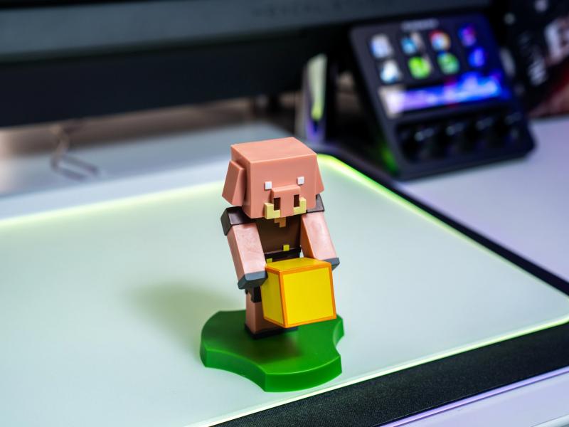 Minecraft Piglin Holdem, Earbud Holder (11 cm) / stojak na słuchawki Minecraft Piglin (11 cm)