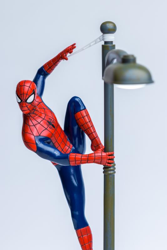 Marvel Spider-man lamp (high: 34 cm) / lampa Marvel Spider-man (wysokość: 34 cm)