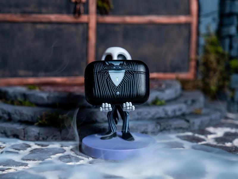 The Nightmare Before Christmas Jack Skellington Buds Pro Wireless Bluetooth Earbuds and Phone Holder / Miasteczko Halloween zestaw: stojak na słuchawki Jack Skellington plus słuchawki bezprzewodowe