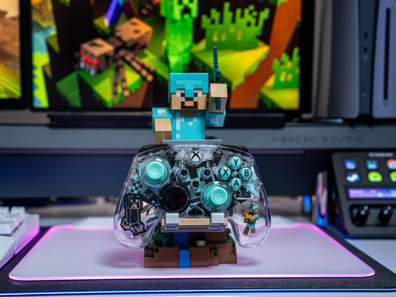 Minecraft - Steve in Diamond Armour phone & controller holder (high: 20 cm) / Minecraft stojak na telefon - kontroler (wysokość: 20 cm) - Steve w diamentowej zbroi