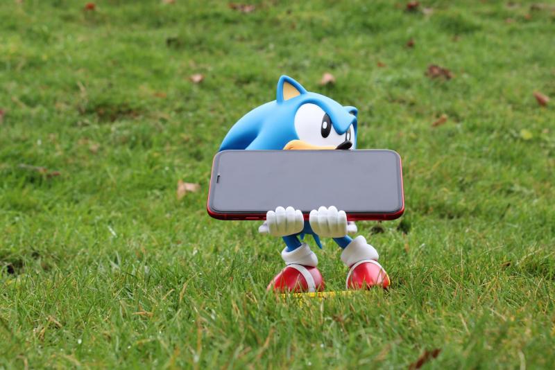 Sliding Sonic the Hedgehog phone and controller holder (20 cm) / stojak Sonic the Hedgehog - ślizgający się Sonic