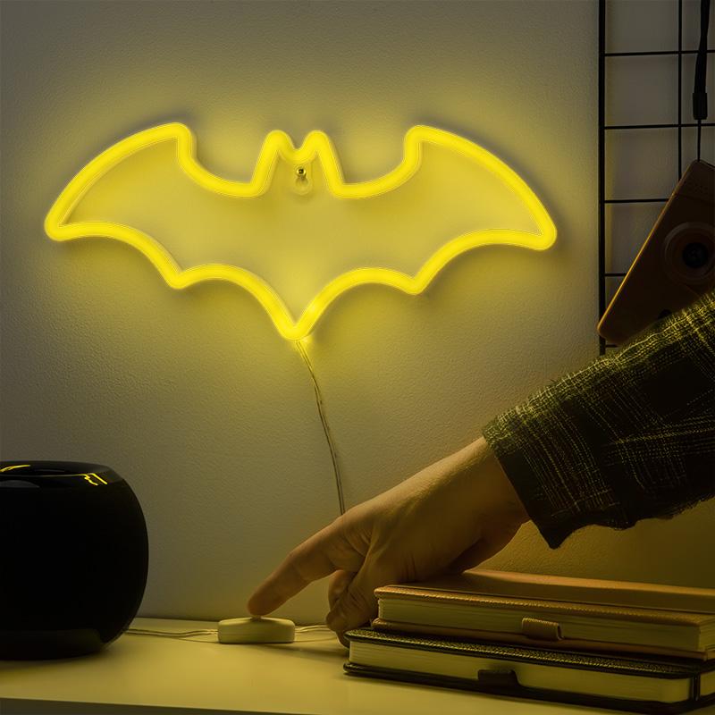 Dc Comics Batman Wall Mountable LED Neon Light (high: 12,8 cm) / Dc Comics - Batman neonowa lampka ścienna (wysokość: 12,8 cm)