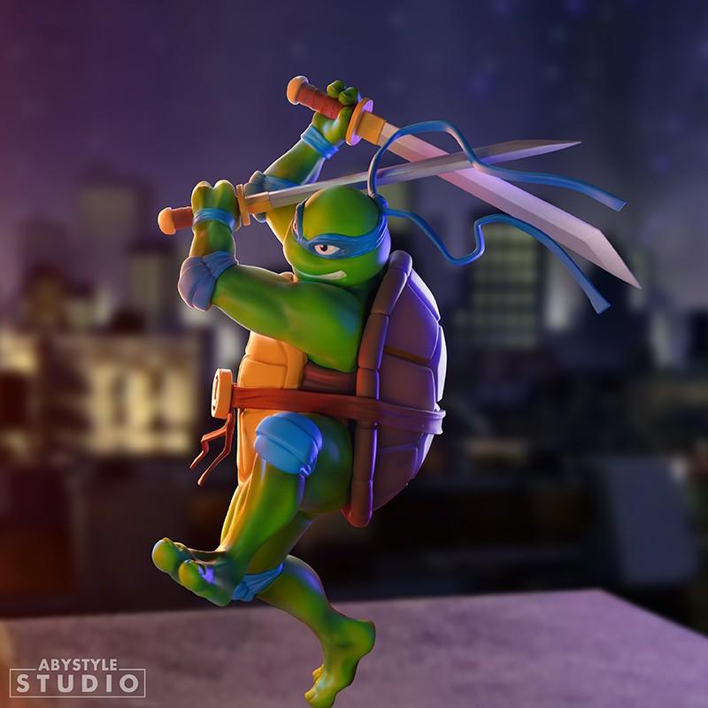 TMNT Figurine - Leonardo 1:10 (high: 21 cm) / Figurka TMNT - Leonardo 1:10 (wysokość: 21 cm) - ABS