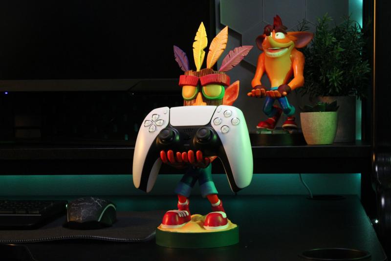 Crash Bandicoot Aku Aku phone & controller holder (20 cm)/ stojak Crash Aku Aku (20 cm)