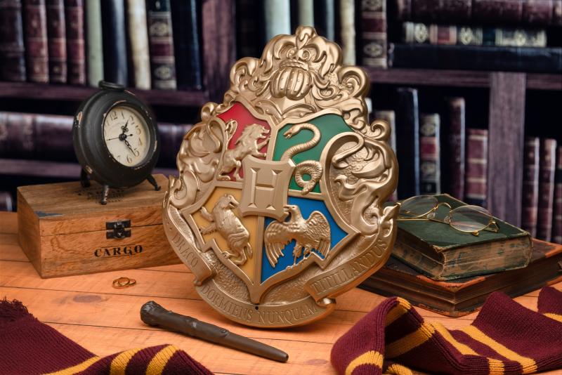 Harry Potter Hogwarts Crest Light with Wand Control / lampka Harry Potter Hogwart herb sterowana różdżką