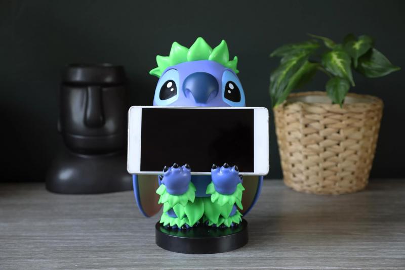 Disney Stitch: Hula Stitch phone & controller holder (20 cm) / stojak Disney Stitch: Hula Stitch (20 cm)