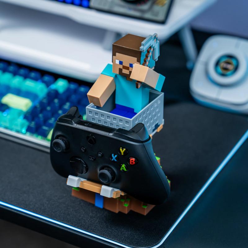 Minecraft - Steve phone & controller holder (high: 20 cm) / Minecraft stojak na telefon - kontroler (wysokość: 20 cm) - Steve