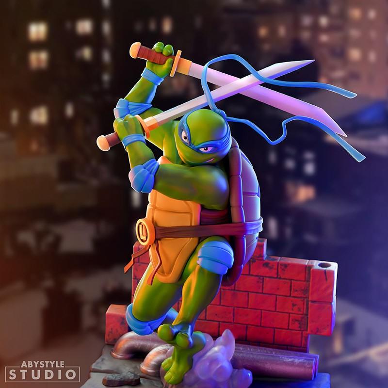 TMNT Figurine - Leonardo 1:10 (high: 21 cm) / Figurka TMNT - Leonardo 1:10 (wysokość: 21 cm) - ABS