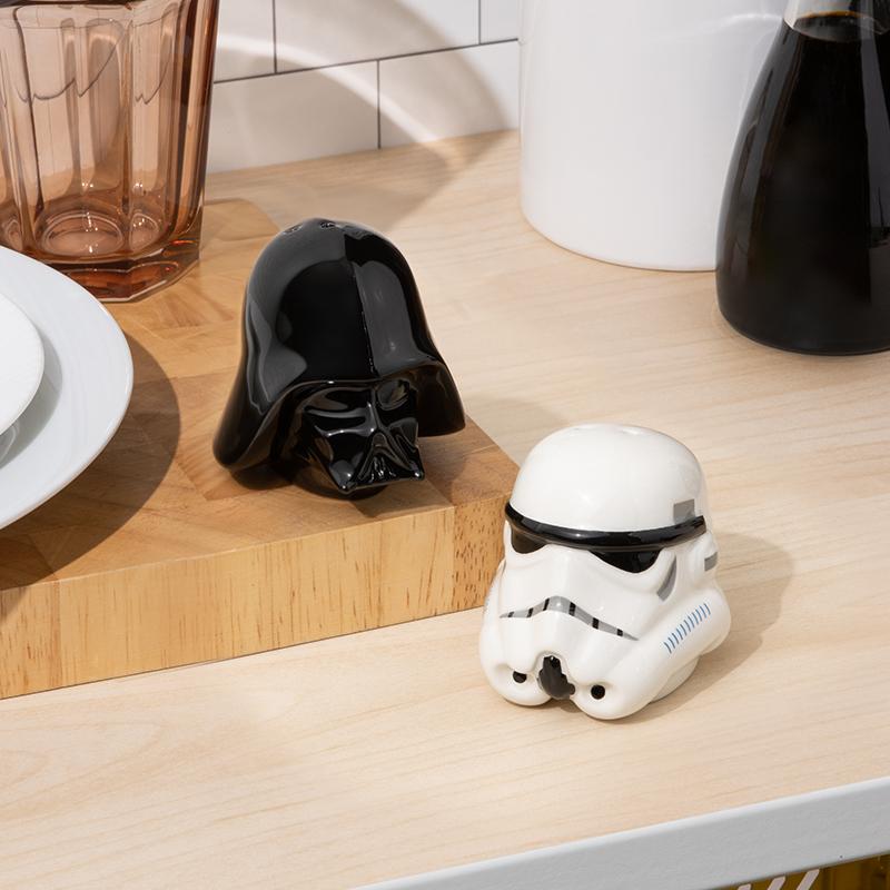 Star Wars Darth Vader and Stormtrooper Salt and Pepper Shake / zestaw Gwiezdne Wojny solniczka i pieprzniczka: Lord Vader i Szturmowiec