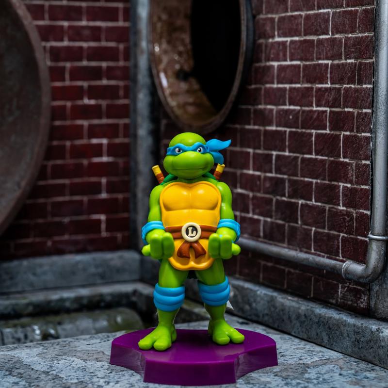 TMNT: Leonardo Cable Guys Holdem - Earbud Holder (11 cm) / Stojak na słuchawki Wojownicze Żółwie Ninja - Leonardo (11 cm)