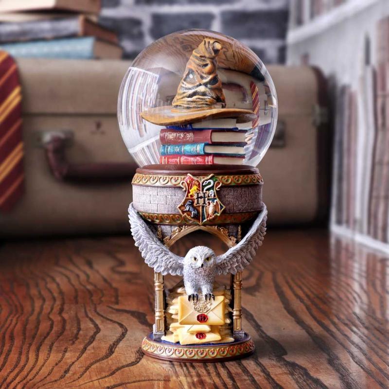 Harry Potter First Day at Hogwarts Snow Globe (high: 19,5 cm) / Kula śnieżna Harry Potter - Tiara Przydziału (high: 19,5 cm)