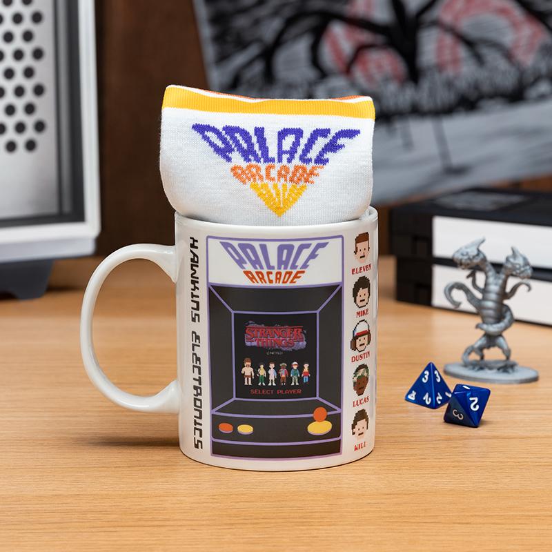 Stranger Things gift set: mug plus socks / zestaw prezentowy Stranger Things: kubek plus skarpetki