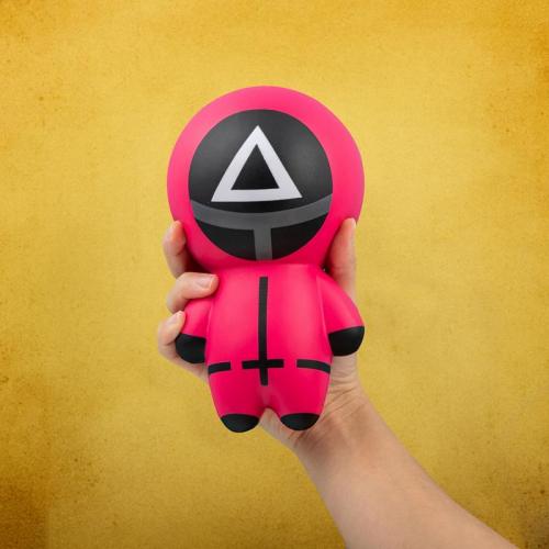 Squid Game Squishy Guard (high: 20 cm) / Squid Game - gniotek Strażnik (wysokość: 20 cm)