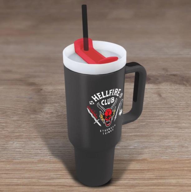 Stranger Things (Hellfire Club) travel cup with straw (1180 ml) / Stranger Things (Hellfire club) kubek podróżny ze słomką (1180 ml)