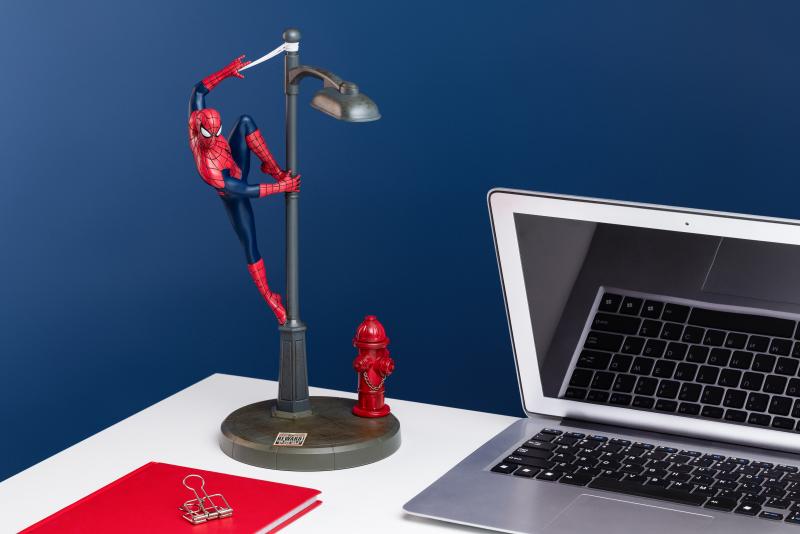 Marvel Spider-man lamp (high: 34 cm) / lampa Marvel Spider-man (wysokość 34 cm)