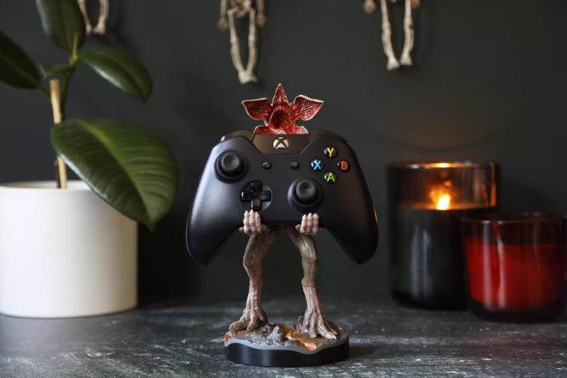 Stranger Things: Demogorgon controller and phone holder (20 cm) / stojak Stranger Things Demogorgon (20 cm)