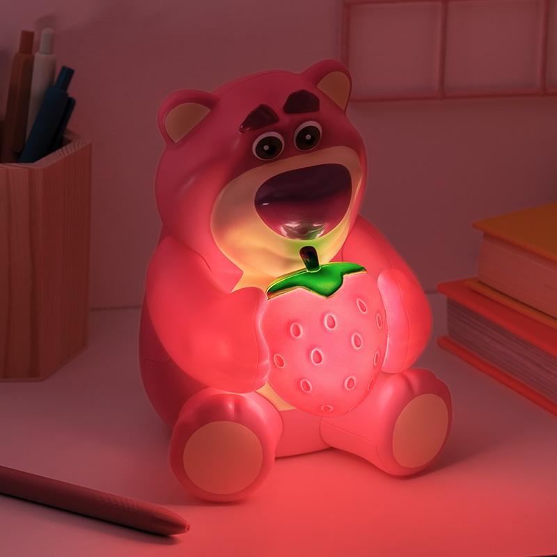 Toy Story GloBuddies Colour Change Light - Lotso (high: 16 cm)/ Toy Story lampka wielokolorowa GloBuddies - Miś Tuliś (wysokość: 16 cm)