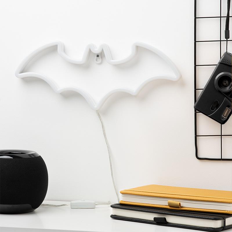 Dc Comics Batman Wall Mountable LED Neon Light (high: 12,8 cm) / Dc Comics - Batman neonowa lampka ścienna (wysokość: 12,8 cm)