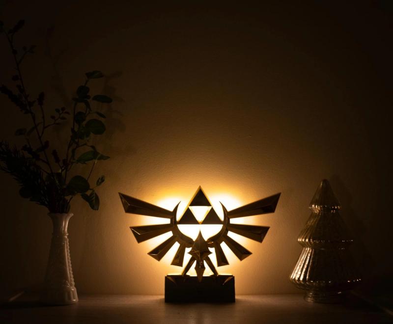 The Legend of Zelda Hyrule Crest Light (dimensions: 20,3 x 28 cm) / lampa The Legend of Zelda - herb Hyrule (wym: 20,3 x 28 cm)