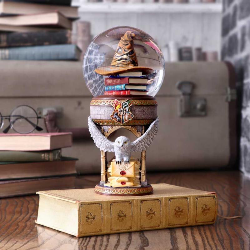 Harry Potter First Day at Hogwarts Snow Globe (high: 19,5 cm) / Kula śnieżna Harry Potter - Tiara Przydziału (high: 19,5 cm)