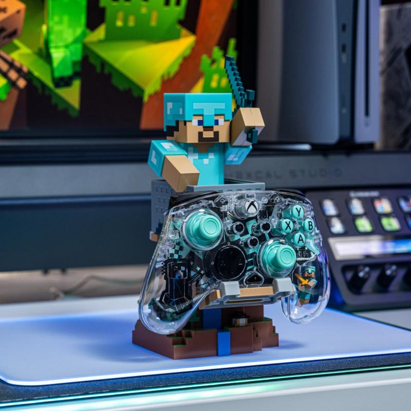 Minecraft - Steve in Diamond Armour phone & controller holder (high: 20 cm) / Minecraft stojak na telefon - kontroler (wysokość: 20 cm) - Steve w diamentowej zbroi