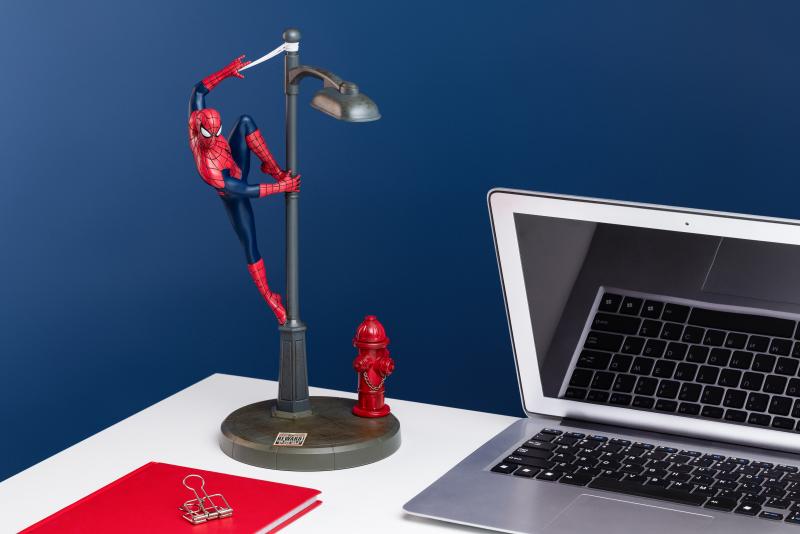 Marvel Spider-man lamp (high: 34 cm) / lampa Marvel Spider-man (wysokość: 34 cm)