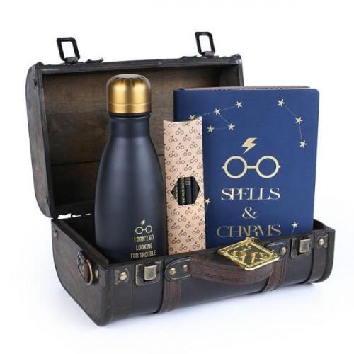 HARRY POTTER (TROUBLE FINDS ME) PREMIUM GIFT SET (4x pencils, metal bottle,notebook, key ring) / Zestaw prezentowy Premium Harry Potter - walizka